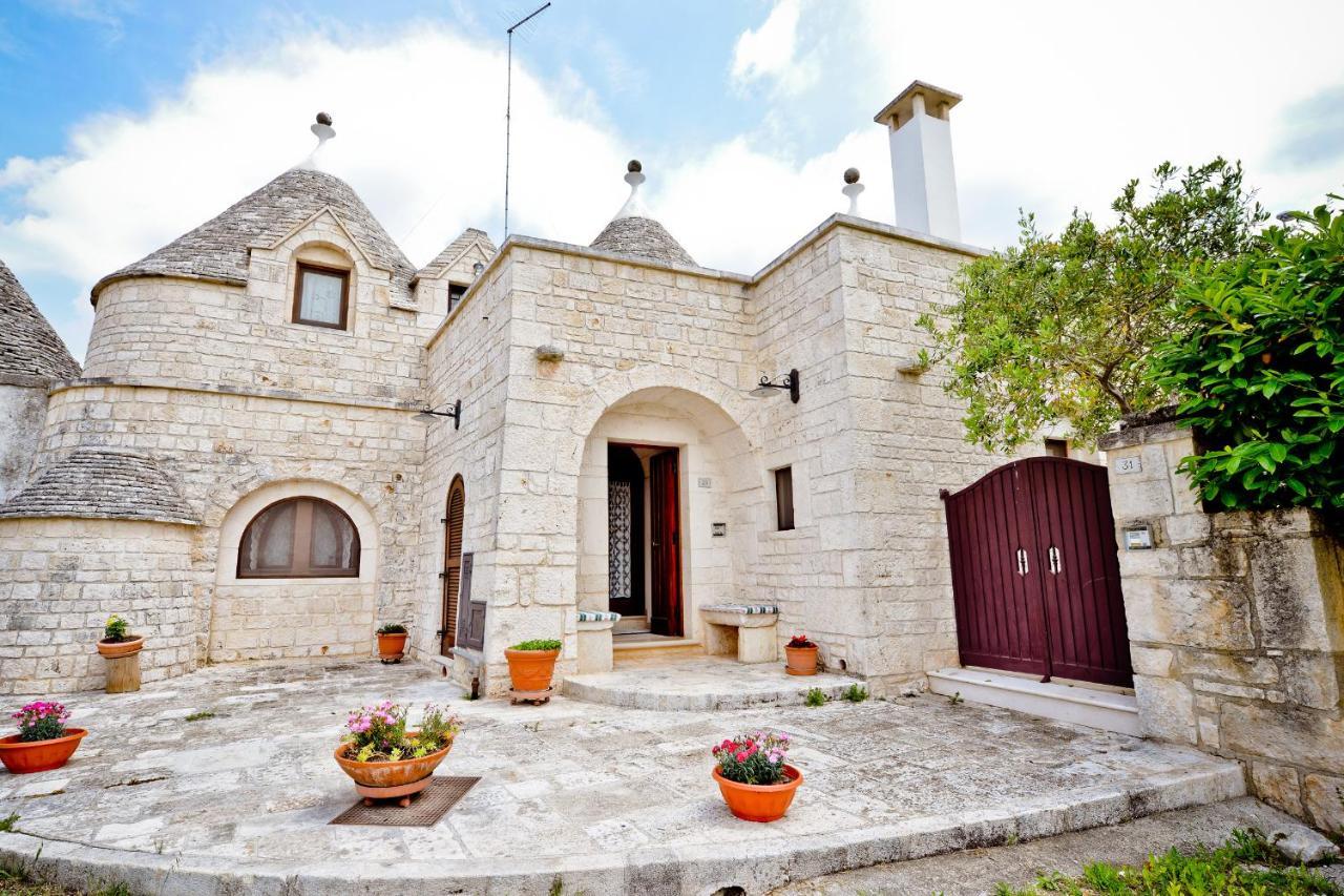 I Trulli Di Alejandro Villa Locorotondo Exterior photo