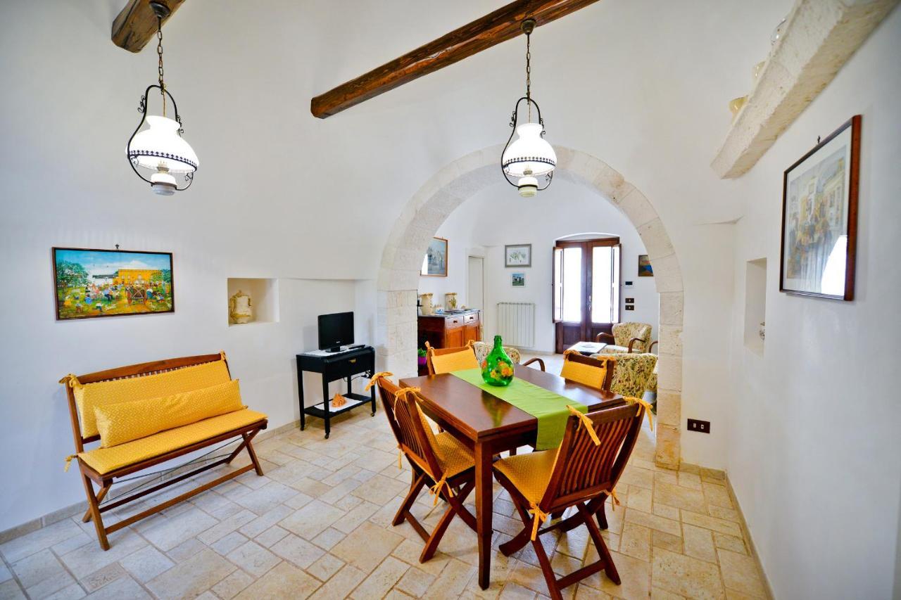 I Trulli Di Alejandro Villa Locorotondo Exterior photo