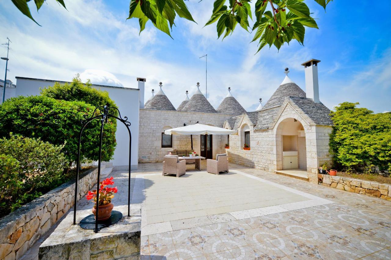 I Trulli Di Alejandro Villa Locorotondo Exterior photo