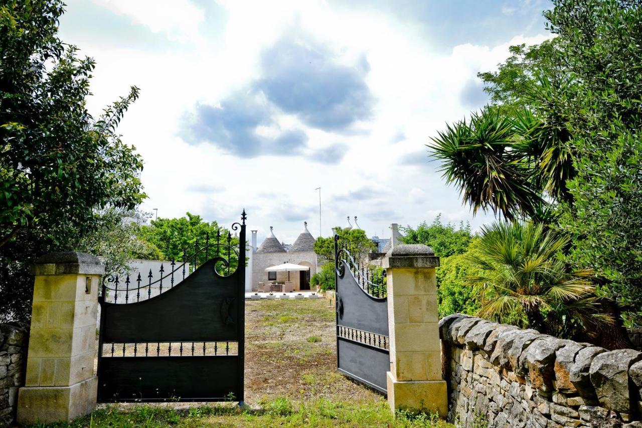 I Trulli Di Alejandro Villa Locorotondo Exterior photo